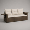 Canapé de jardin 3 places en résine tressée marron avec coussins polyester beige et tablettes latérales 220 x 85 x 75 cm